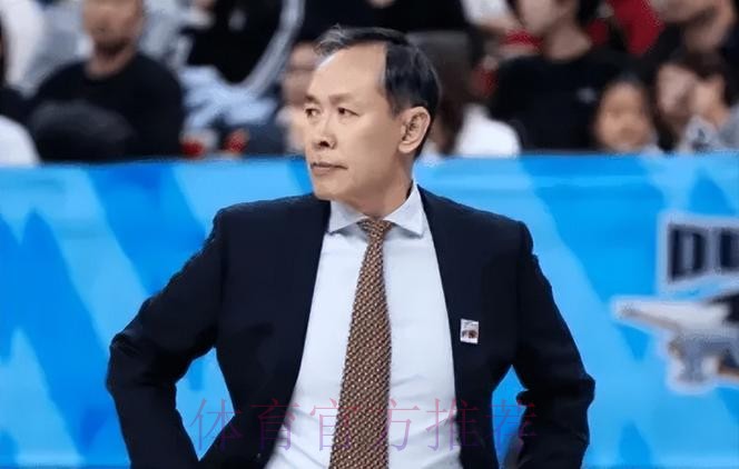 关键时刻又崩!许利民发布会罕见发怒,却甩锅球员态度与球员能力 关键时刻又崩!许利民发布会罕见发怒,却甩锅球员态度与球员能力