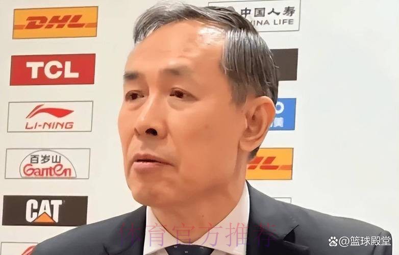 关键时刻又崩!许利民发布会罕见发怒,却甩锅球员态度与球员能力 关键时刻又崩!许利民发布会罕见发怒,却甩锅球员态度与球员能力